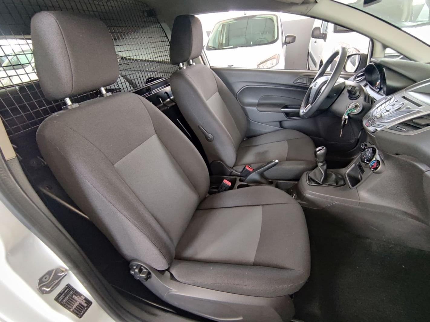 FORD FIESTA VAN 2 PLAZAS 2015 75CV E6 9 