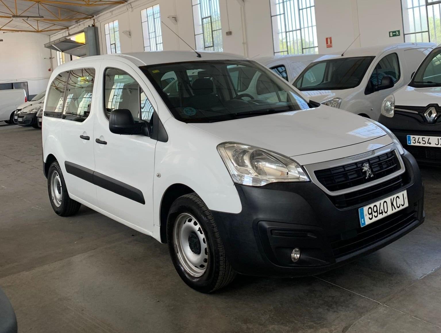 imagen de PEUGEOT PARTNER COMBI 5 PLAZAS 2017 DIÉSEL 75CV (55KW) E6 - REF: 00329