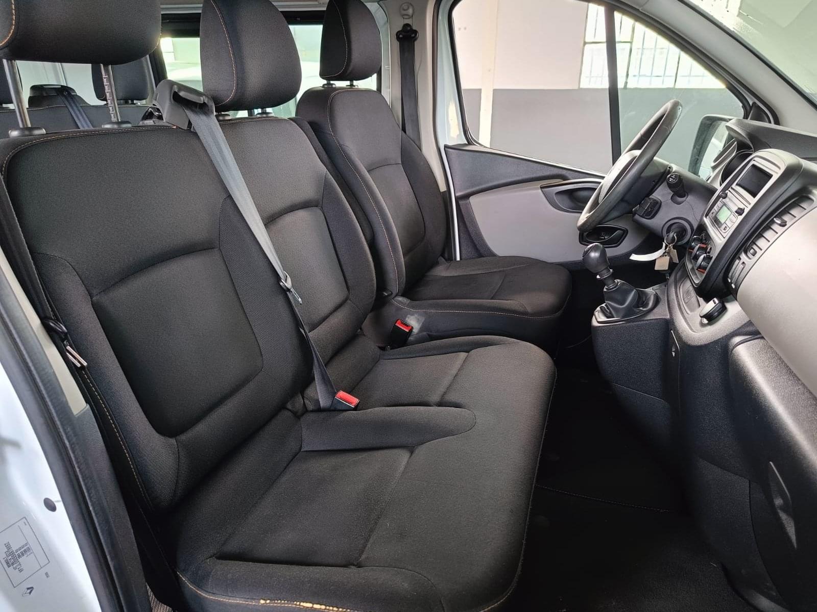 RENAULT TRAFIC PASSENGER COMBI  6 ENERGY DCI 123CV 9 
