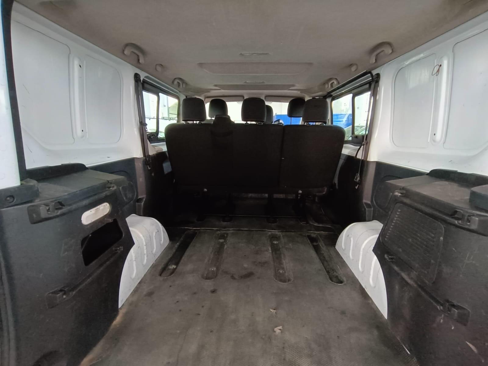 RENAULT TRAFIC PASSENGER COMBI  6 ENERGY DCI 123CV 11 