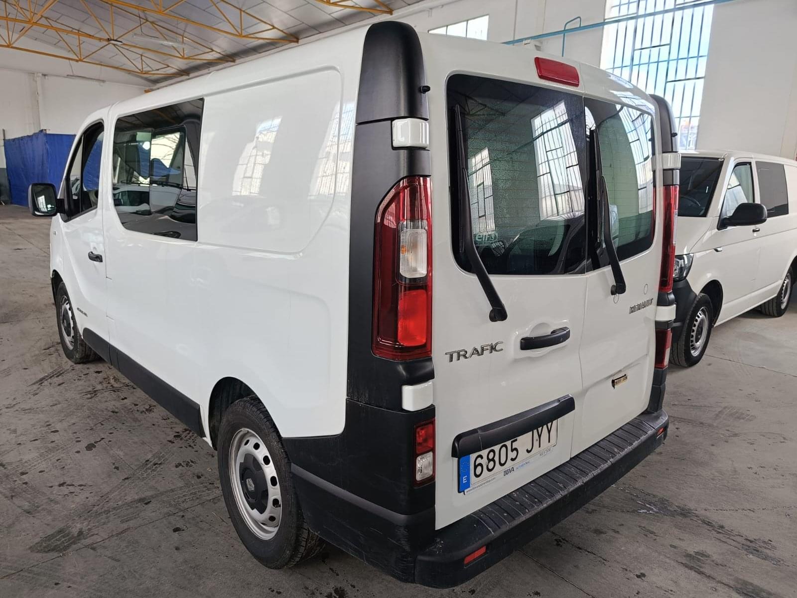 RENAULT TRAFIC PASSENGER COMBI  6 ENERGY DCI 123CV 8 