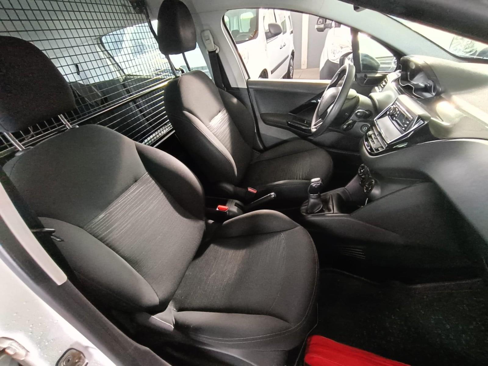 PEUGEOT 208 XAD 1.6 HDI 9 