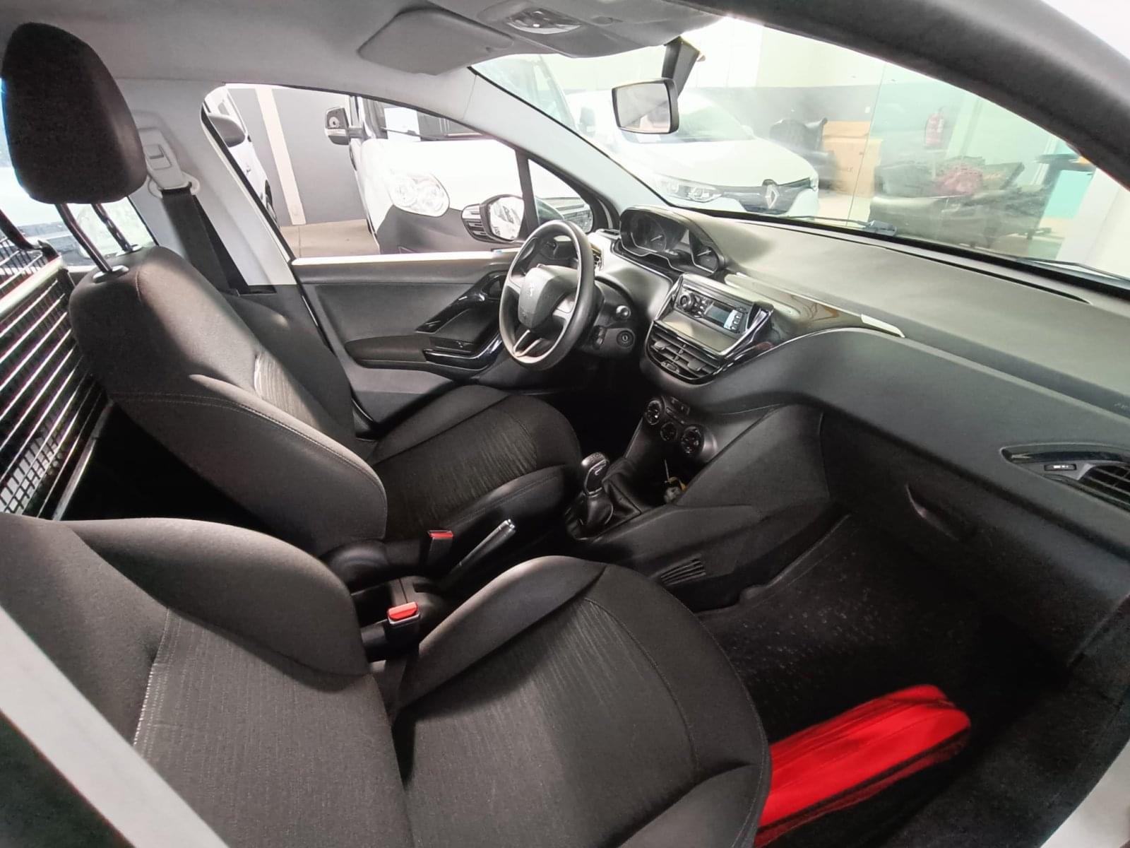 PEUGEOT 208 XAD 1.6 HDI 10 