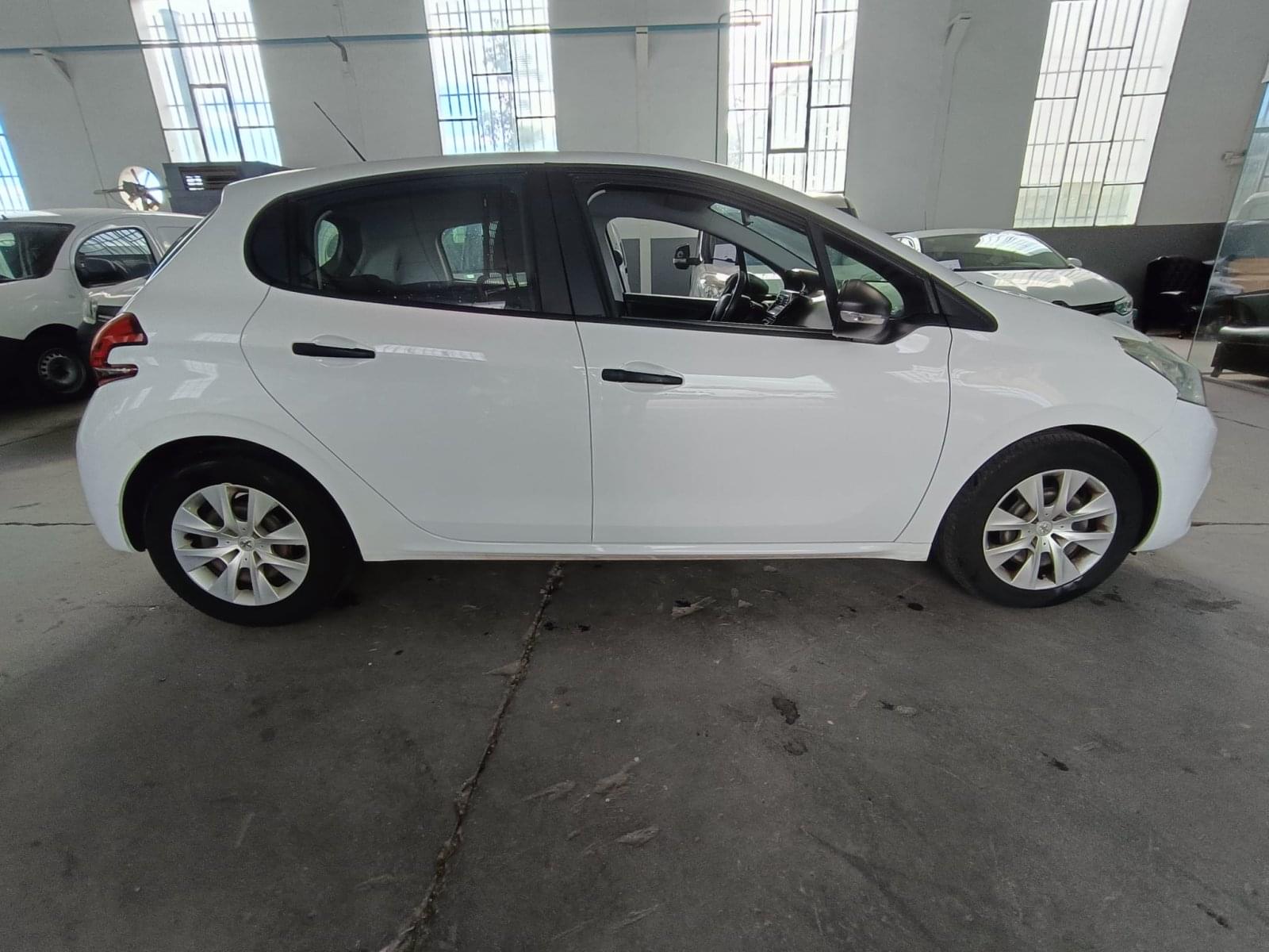 PEUGEOT 208 XAD 1.6 HDI 7 