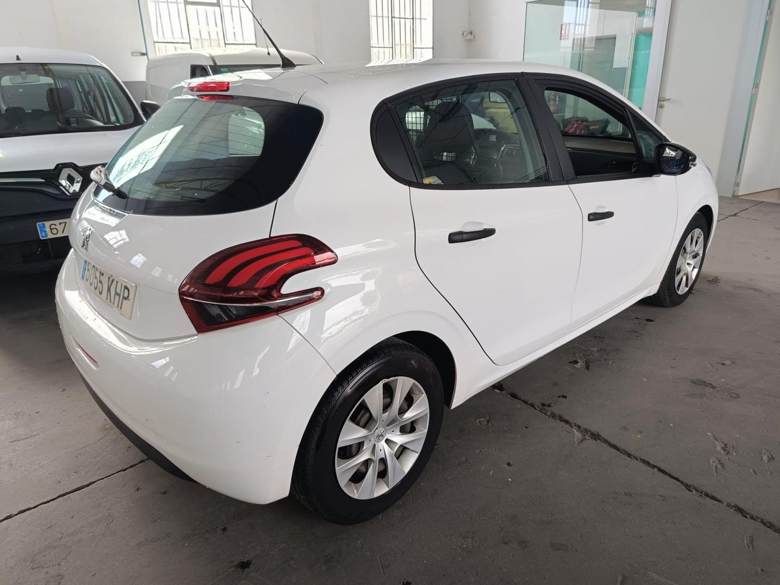 PEUGEOT 208 XAD 1.6 HDI 8 