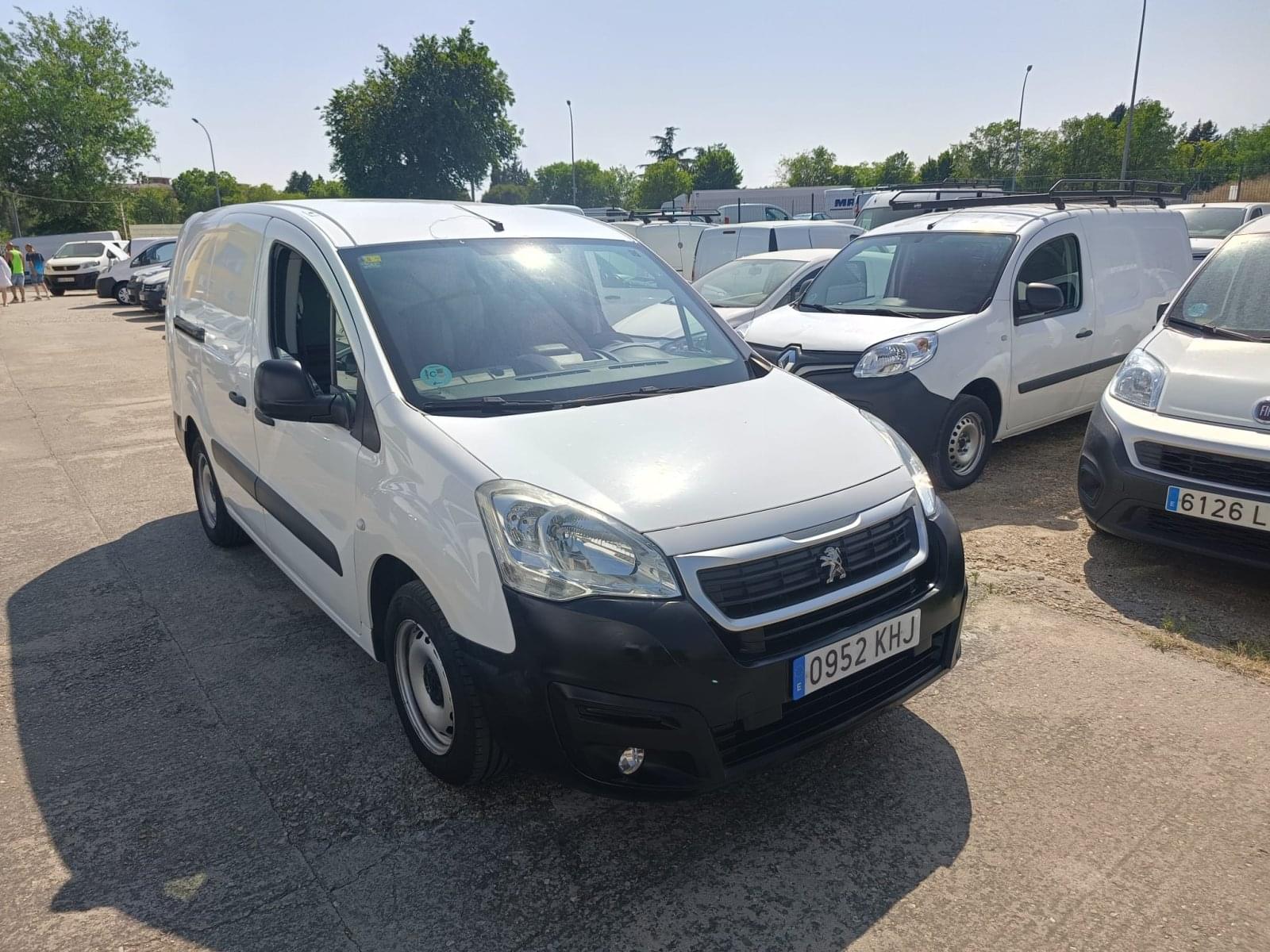 imagen de PEUGEOT PARTNER FG. CONFORT PACKL2 BLUEHDI COP.ABATIBLE - REF: 00971