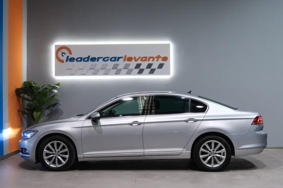 VOLKSWAGEN PASSAT ADVANCE 2.0 TDI 150CV DSG BMT 2016 de segunda mano