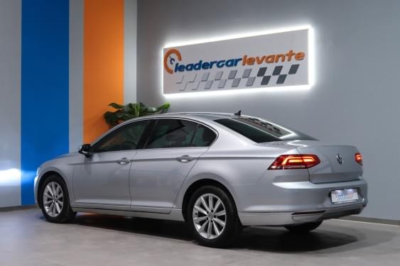 VOLKSWAGEN PASSAT ADVANCE 2.0 TDI 150CV DSG BMT 2016 de segunda mano