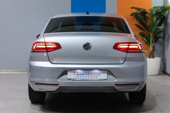 VOLKSWAGEN PASSAT ADVANCE 2.0 TDI 150CV DSG BMT 2016 de segunda mano