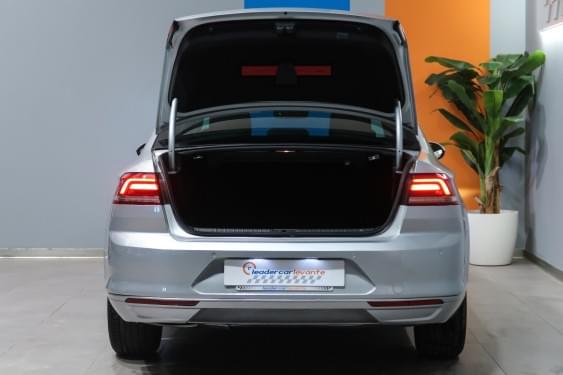 VOLKSWAGEN PASSAT ADVANCE 2.0 TDI 150CV DSG BMT 2016 de segunda mano