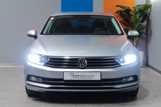 VOLKSWAGEN PASSAT ADVANCE 2.0 TDI 150CV DSG BMT 2016 de segunda mano