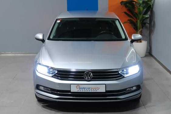 VOLKSWAGEN PASSAT ADVANCE 2.0 TDI 150CV DSG BMT 2016 de segunda mano