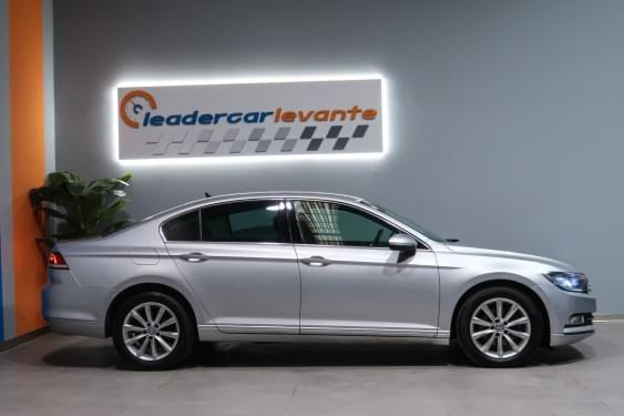 VOLKSWAGEN PASSAT ADVANCE 2.0 TDI 150CV DSG BMT 2016 de segunda mano