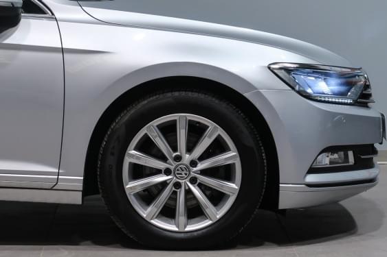 VOLKSWAGEN PASSAT ADVANCE 2.0 TDI 150CV DSG BMT 2016 de segunda mano