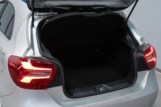 MERCEDES-BENZ CLASE A 200D 136CV 2018 de segunda mano