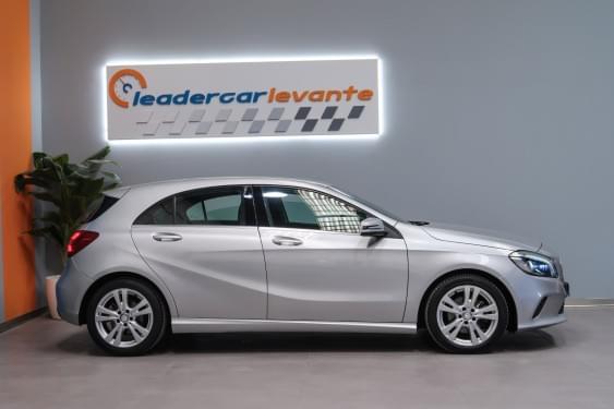 MERCEDES-BENZ CLASE A 200D 136CV 2018 de segunda mano