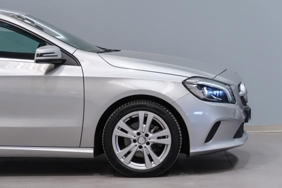 MERCEDES-BENZ CLASE A 200D 136CV 2018 de segunda mano