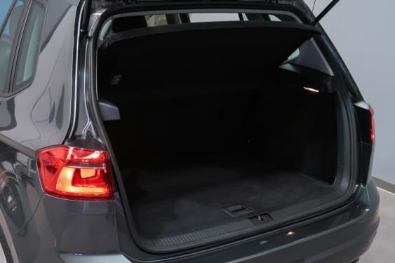 VOLKSWAGEN GOLF SPORTSVAN EDITION 1.6 TDI 115CV 2018 de segunda mano