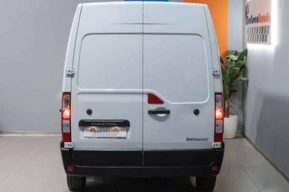RENAULT MASTER FURGON T L2H2 3300BI DCI 136CV 2021 de segunda mano