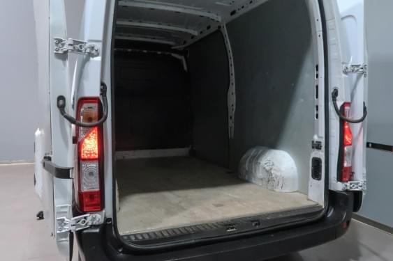 RENAULT MASTER FURGON T L2H2 3300BI DCI 136CV 2021 de segunda mano