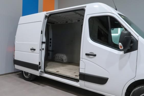 RENAULT MASTER FURGON T L2H2 3300BI DCI 136CV 2021 de segunda mano