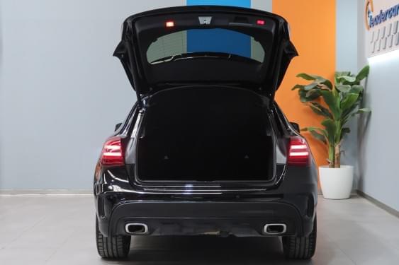 MERCEDES-BENZ CLASE GLA 220D PACK AMG 177CV 2018 de segunda mano