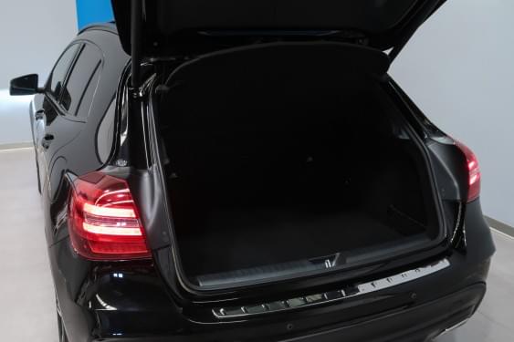 MERCEDES-BENZ CLASE GLA 220D PACK AMG 177CV 2018 de segunda mano