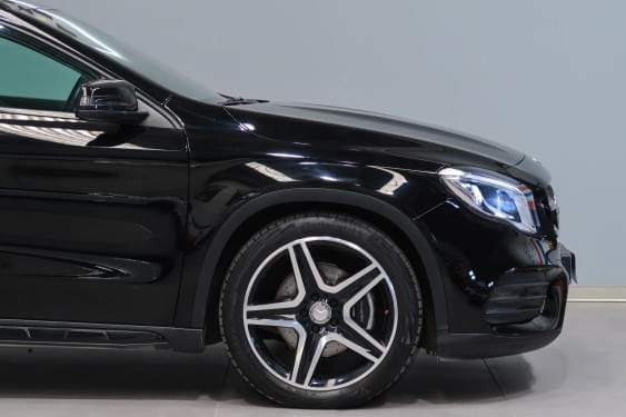 MERCEDES-BENZ CLASE GLA 220D PACK AMG 177CV 2018 de segunda mano