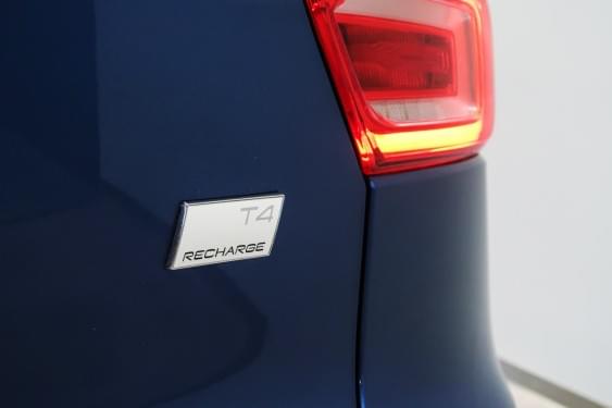 Comprar VOLVO XC40 1.5 T4 TWIN RECHARGE R-DESIGN 211CV 2021 de segunda mano VOLVO XC40 1.5 T4 TWIN RECHARGE R-DESIGN 211CV 2021 de segunda mano