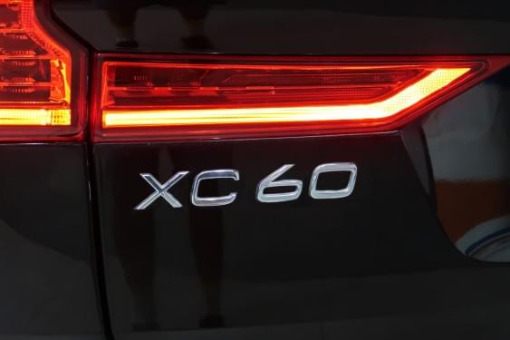 Comprar VOLVO XC60 2.0 T6 AWD RECHARGE R-DESIGN AUTO 2021 de segunda mano VOLVO XC60 2.0 T6 AWD RECHARGE R-DESIGN AUTO 2021 de segunda mano