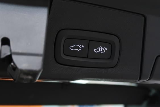 Comprar VOLVO XC60 2.0 T6 AWD RECHARGE R-DESIGN AUTO 2021 de segunda mano VOLVO XC60 2.0 T6 AWD RECHARGE R-DESIGN AUTO 2021 de segunda mano