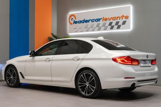 BMW SERIE 5 530 D SPORT LINE 265CV 2017 de segunda mano