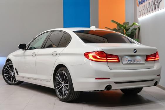 BMW SERIE 5 530 D SPORT LINE 265CV 2017 de segunda mano