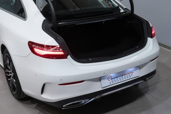 MERCEDES-BENZ CLASE E 220D COUPE 194CV PACK AMG 2018 de segunda mano