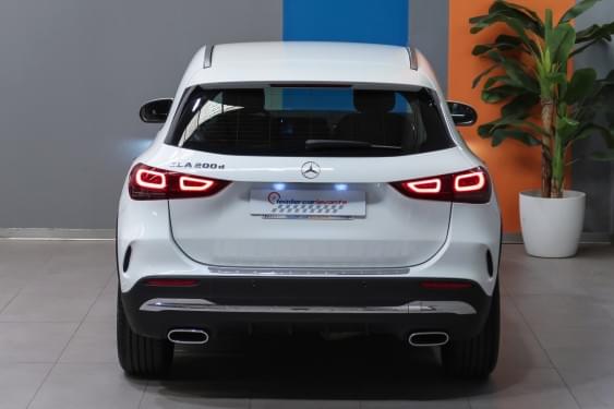 MERCEDES-BENZ CLASE GLA 200 D AMG LINE 150CV 2021 de segunda mano