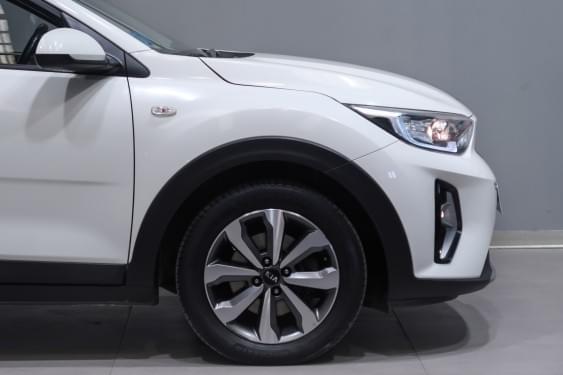 Comprar KIA STONIC 1.2 DPI 84CV CONCEPT 2023 de segunda mano KIA STONIC 1.2 DPI 84CV CONCEPT 2023 de segunda mano