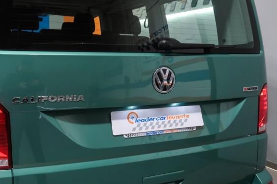 VOLKSWAGEN CALIFORNIA 2.0 TDI BMT BEACH TOUR 4M DSG 204CV 2021 de segunda mano