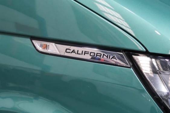 VOLKSWAGEN CALIFORNIA 2.0 TDI BMT BEACH TOUR 4M DSG 204CV 2021 de segunda mano