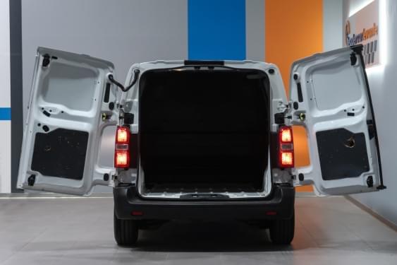 OPEL VIVARO FURGON 1.5 DIESEL 120CV 2021 de segunda mano