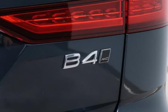 VOLVO V60 2.0 B4 AWD 197CV MOMENTUM 2021 de segunda mano