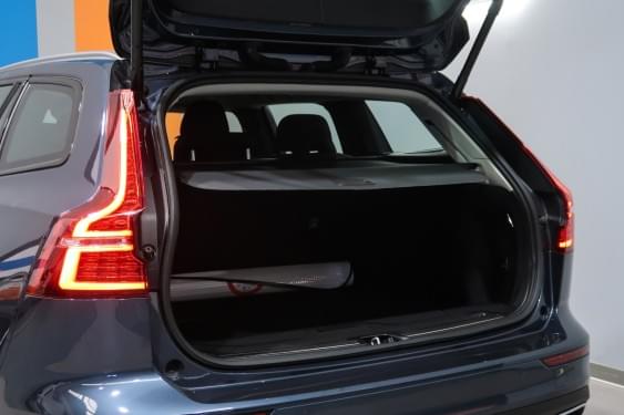 VOLVO V60 2.0 B4 AWD 197CV MOMENTUM 2021 de segunda mano