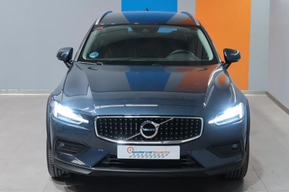 VOLVO V60 2.0 B4 AWD 197CV MOMENTUM 2021 de segunda mano