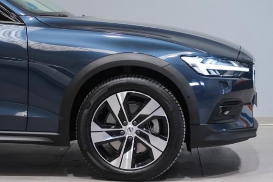 VOLVO V60 2.0 B4 AWD 197CV MOMENTUM 2021 de segunda mano