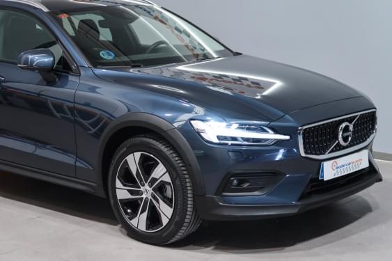 VOLVO V60 2.0 B4 AWD 197CV MOMENTUM 2021 de segunda mano