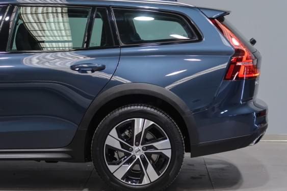 VOLVO V60 2.0 B4 AWD 197CV MOMENTUM 2021 de segunda mano