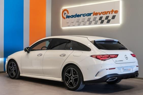 MERCEDES-BENZ CLASE CLA 200D DCT SHOOTING BRAKE 150CV 2020 de segunda mano
