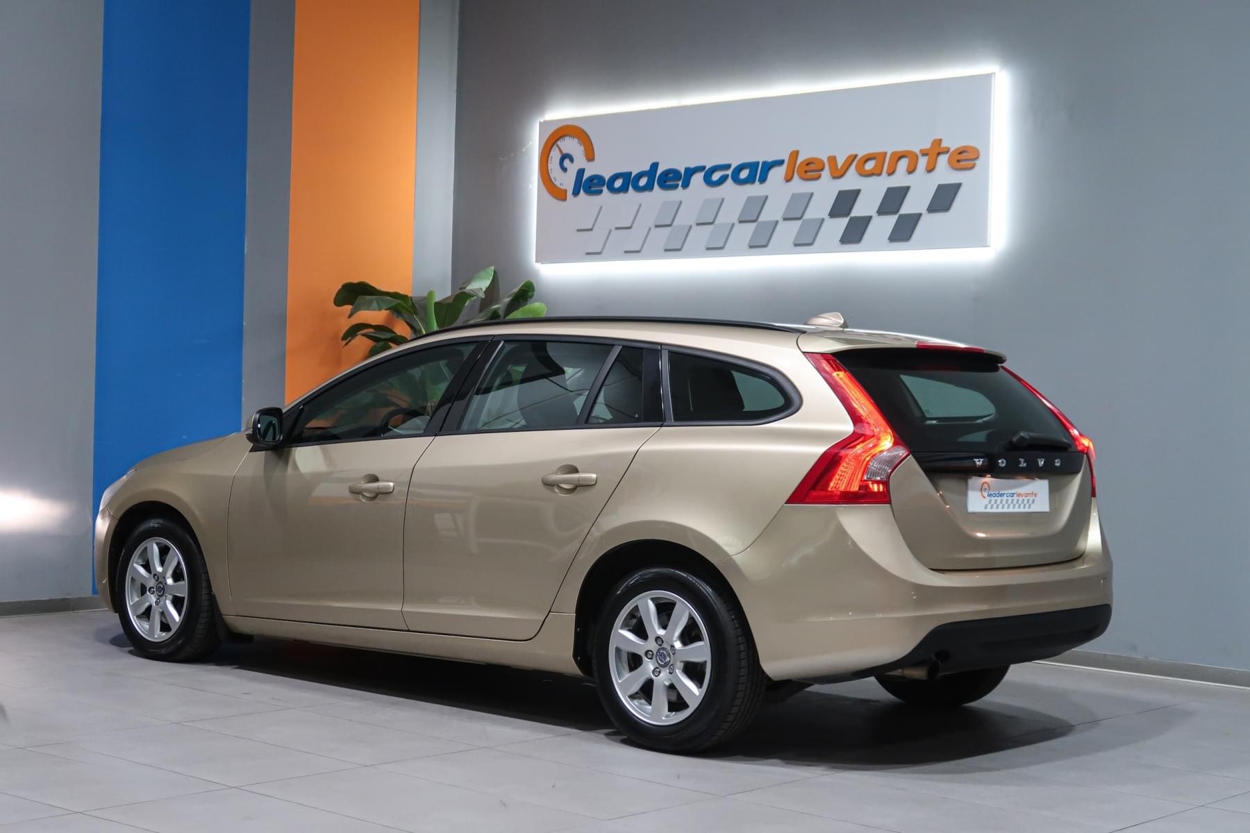 VOLVO V60 D2 114CV MOMENTUM 10 