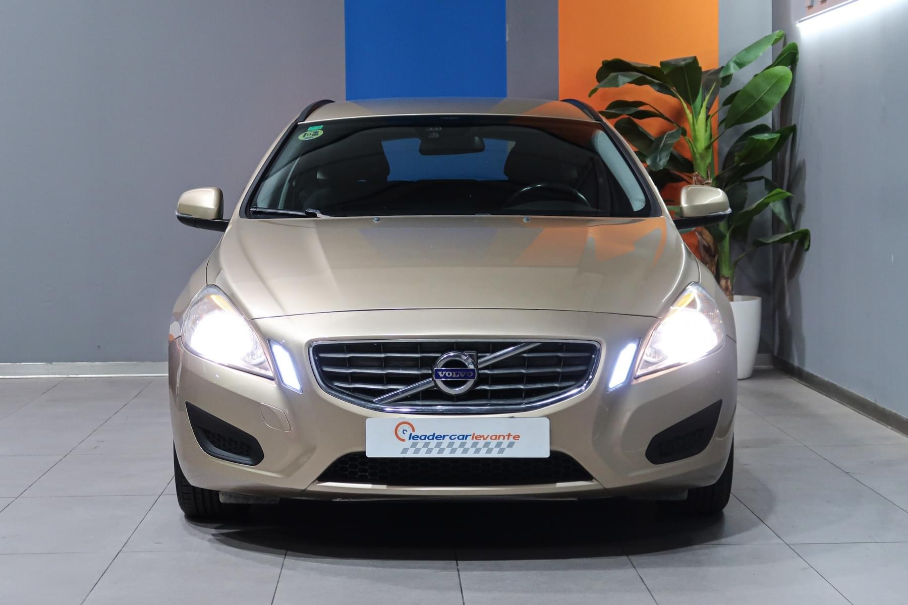 VOLVO V60 D2 114CV MOMENTUM 6 