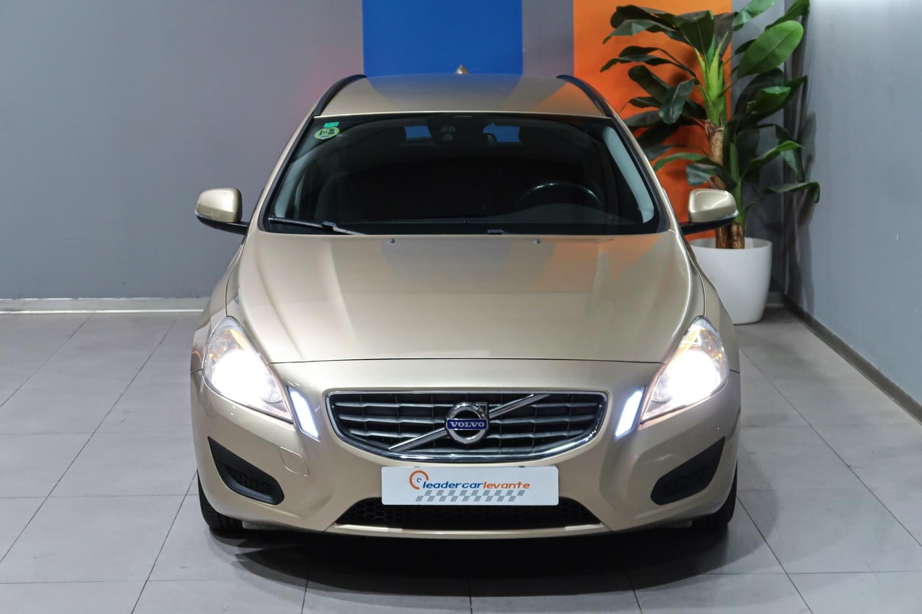 VOLVO V60 D2 114CV MOMENTUM 3 