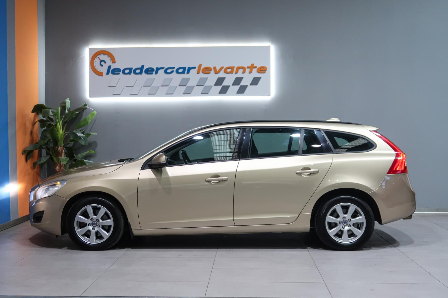 VOLVO V60 D2 114CV MOMENTUM 9 